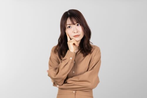 迷う女性