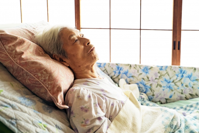寝たきりの女性